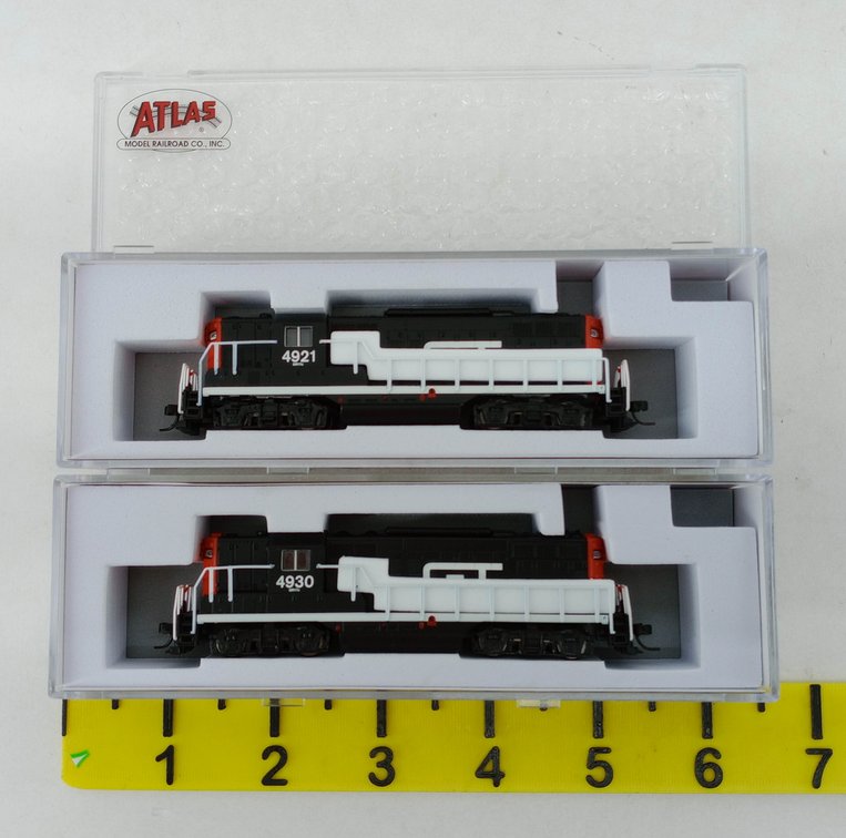 2 ATLAS N GP-9TT GRAND TRUNK LOCOMOTIVES #4930 & #4921, 2 OBS INV 263331980