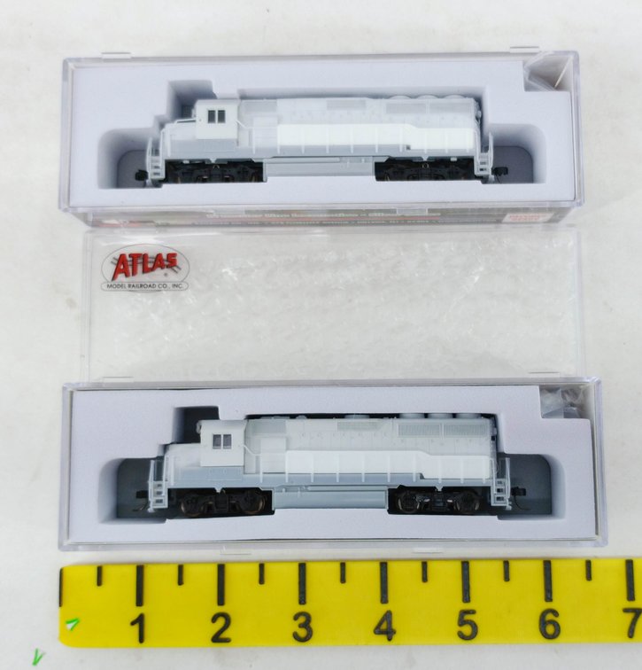 2 ATLAS 48601 N GP40-2 UNDECORATED LOCOMOTIVES W/ DB, 2 OBS INV 263331999