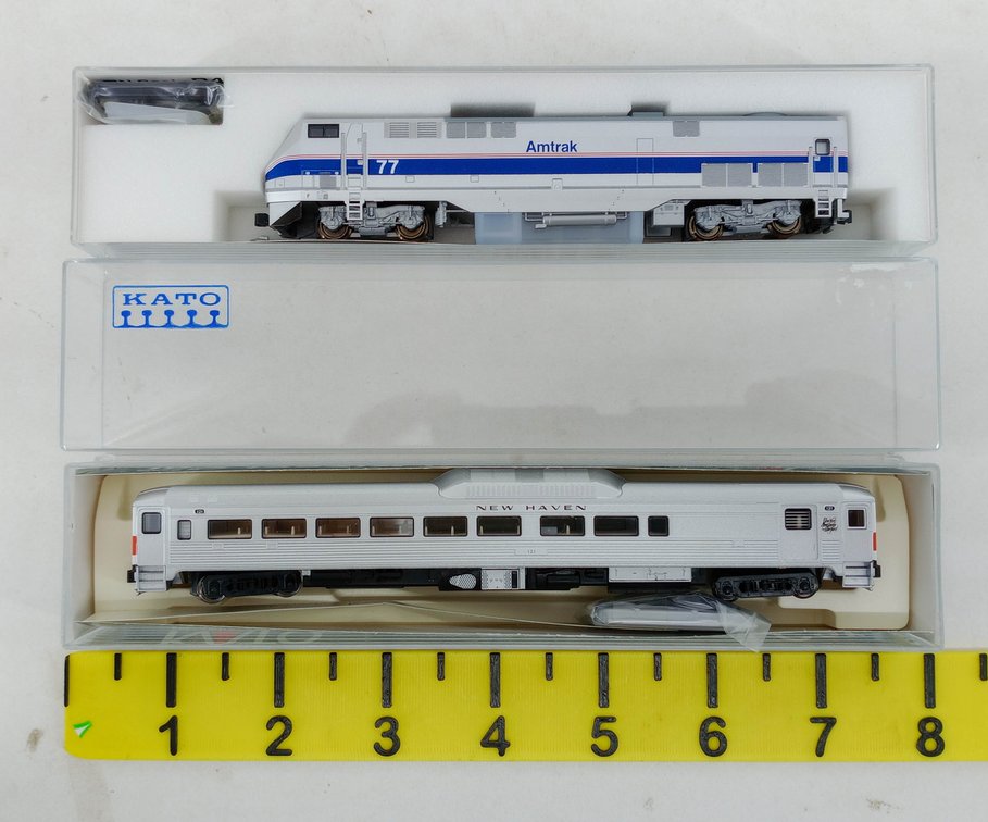 2 KATO N SCALE AMTRAK P42 #77 LOCOMOTIVE & NEW HAVEN RAIL DIESEL CAR, 2 OBS INV 263332018