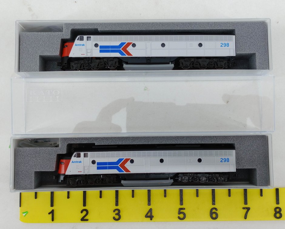 2 KATO N GAUGE 176-5346 AMTRAK EMD E8A PHASE I #298 LOCOMOTIVES, 2 OBS INV 263332016