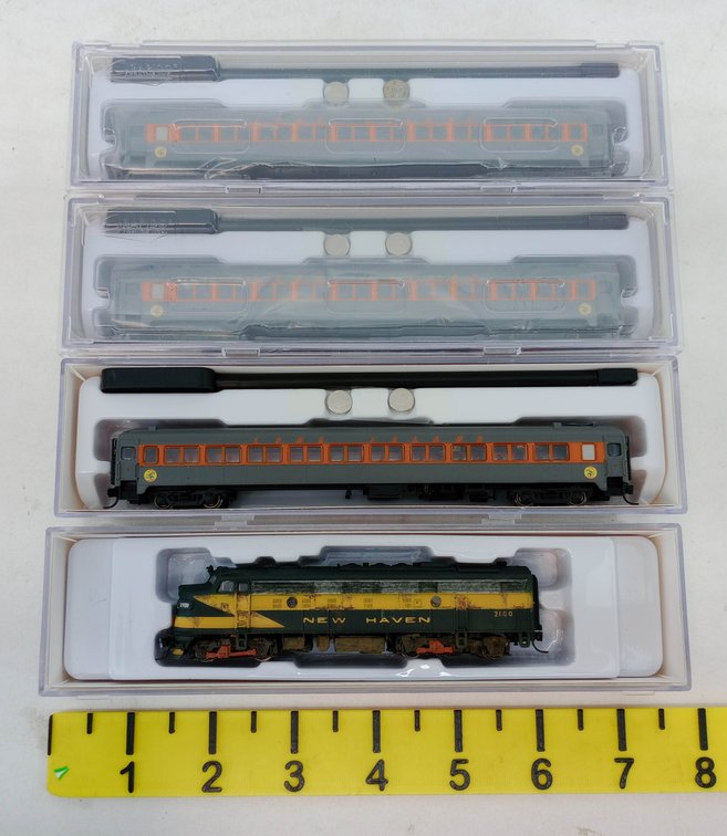 RAPIDO N SCALE NEW HAVEN FL9 LOCOMOTIVE & 3 LONG ISLAND DASHING DAN COACHES, 4 OBS  INV 263332031