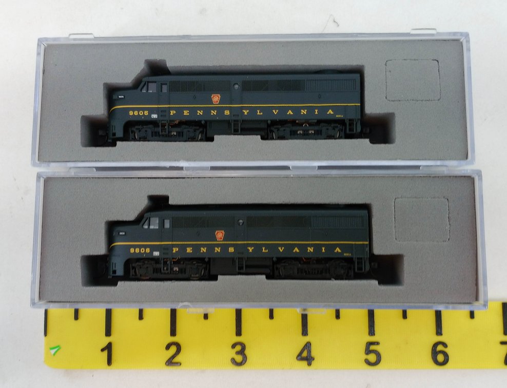 2 N SCALE 40 004 541 & 40 004 542 PENNSYLVANIA FA-1 DIESEL LOCOMOTIVES, 2 OBS  INV 263332039
