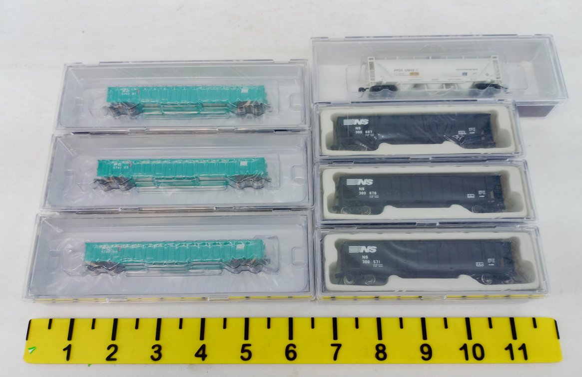 ASSORTED TRAINWORX N SCALE PENN CENTRAL GONDOLAS, NS HOPPERS & PPG COVERED HOPPER, 7 OBS  INV 263332049