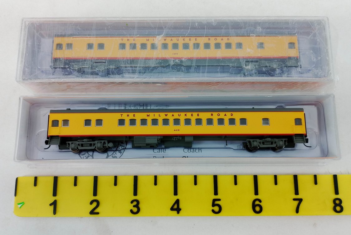 2 FOX VALLEY MODELS FVM40039 & FVM40040 N MILWAUKEE ROAD PASSENGER CARS, 2 OBS  INV 263332063