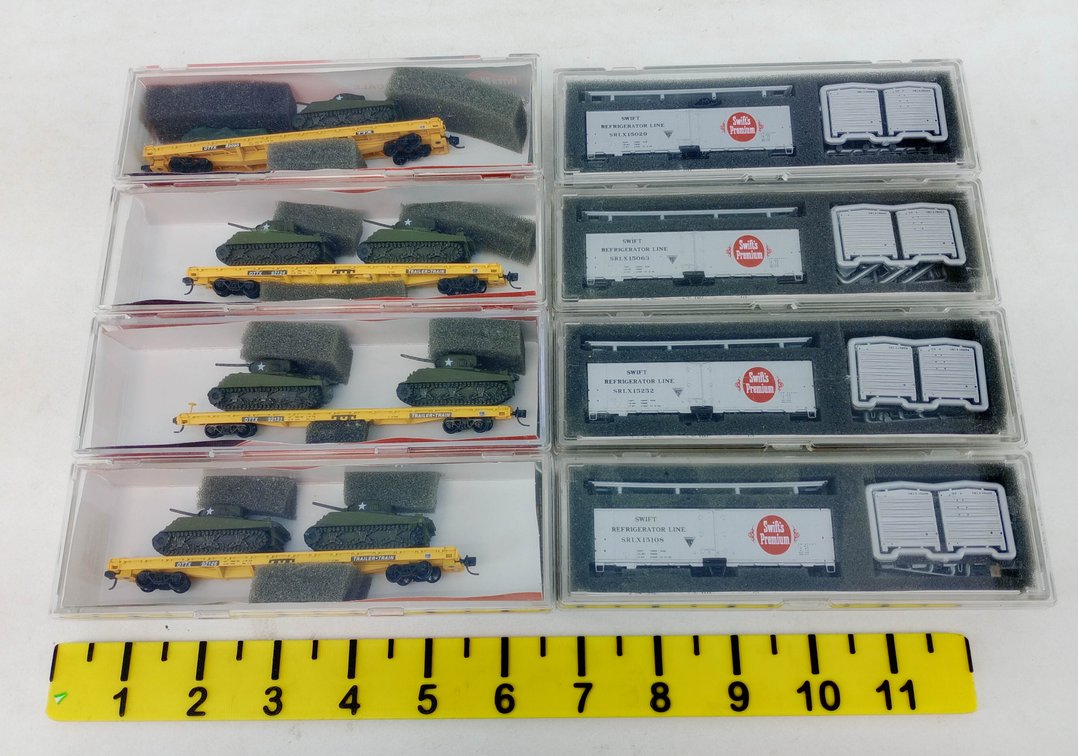4 N SCALE SWIFT REFRIGERATOR LINE REEFERS & 4 TTX FLATCARS W/ TANKS, 8 OBS  INV 263332080
