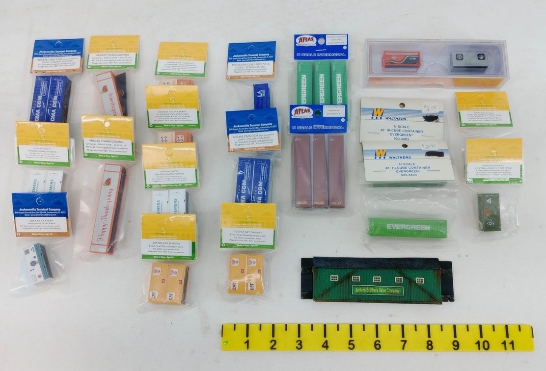 18 ASSORTED N SCALE JACKSONVILLE TERMINAL, ATLAS & WALTHERS SHIPPING CONTAINERS & BUILDING CARDED  INV 263332092
