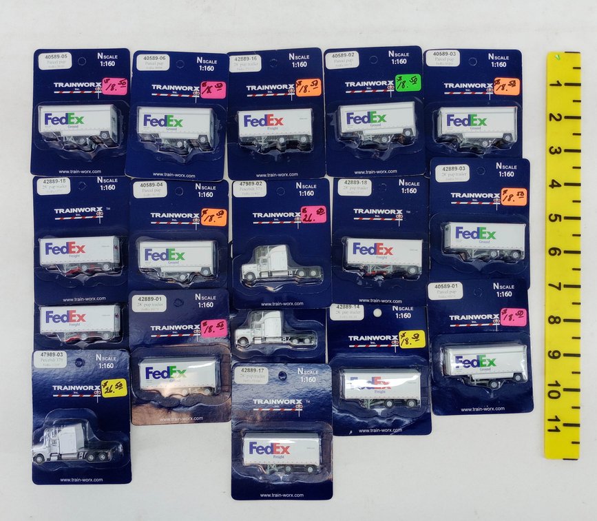 ASSORTED TRAINWORX N SCALE FEDEX 28FT PUP TRAILERS & PETERBILT 379 TRACTORS  INV 263332096