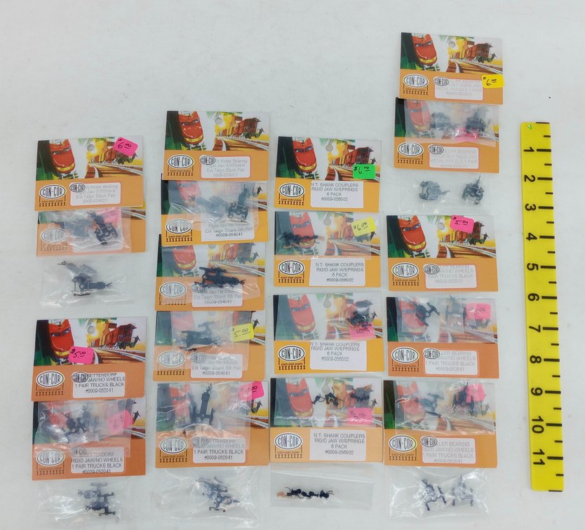 ASSORTED CON-COR N SCALE TRUCKS & COUPLERS, CARDED PACKS  INV 263332105