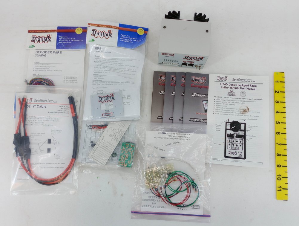 DIGITRAX DCS200 COMMAND STATION W/ UP5 PANEL, UT4D MANUAL, Y CABLE & WIRE, NNC  INV 263332111