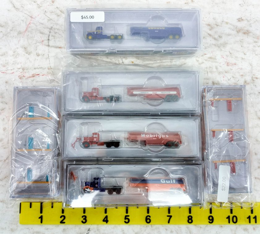4 TRAINWORX N SCALE PETERBILT TANKER TRUCKS & 2 JTC KIOSK SETS, 6 OBS  INV 263332127