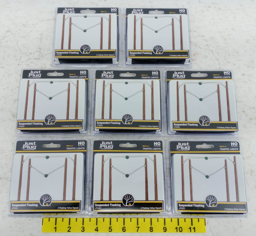 8 WOODLAND SCENICS JUST PLUG JP5652 SUSPENDED FLASHING TRAFFIC LIGHTS, 8 OBS  INV 263332139