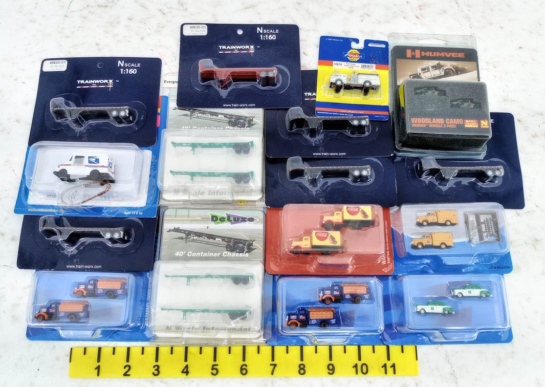 ASSORTED N SCALE TRAINWORX FLATBEDS, ATHEARN FIRE TRUCK & VEHICLES, SOME OBS  INV 263332158