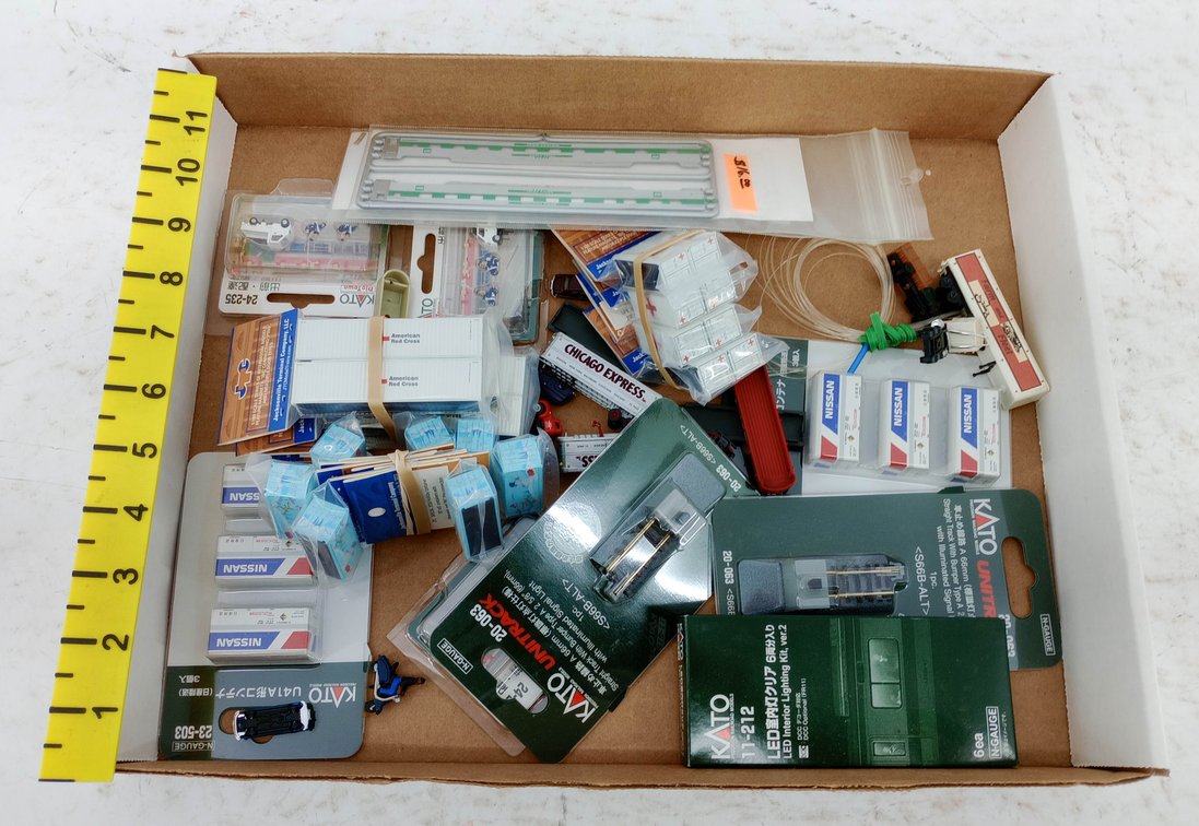 ASSORTED KATO N GAUGE UNITRACK, LIGHTING KIT, CONTAINERS & FIGURES  INV 263332166
