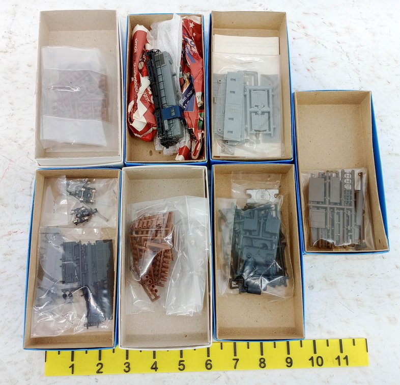 ASSORTED N GAUGE MODEL TRAIN KITS & DIESEL LOCOMOTIVE, NNC  INV 263332178