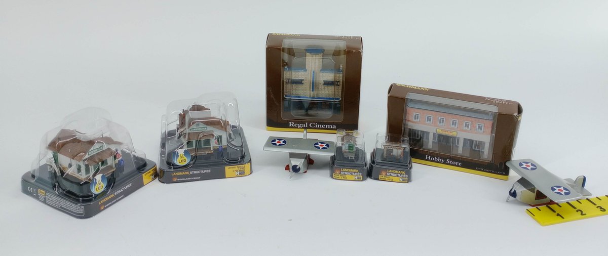 ASSORTED WOODLAND SCENICS & BACHMANN N SCALE BUILDINGS & 2 TOY PLANES SOME OBS  INV 263332211