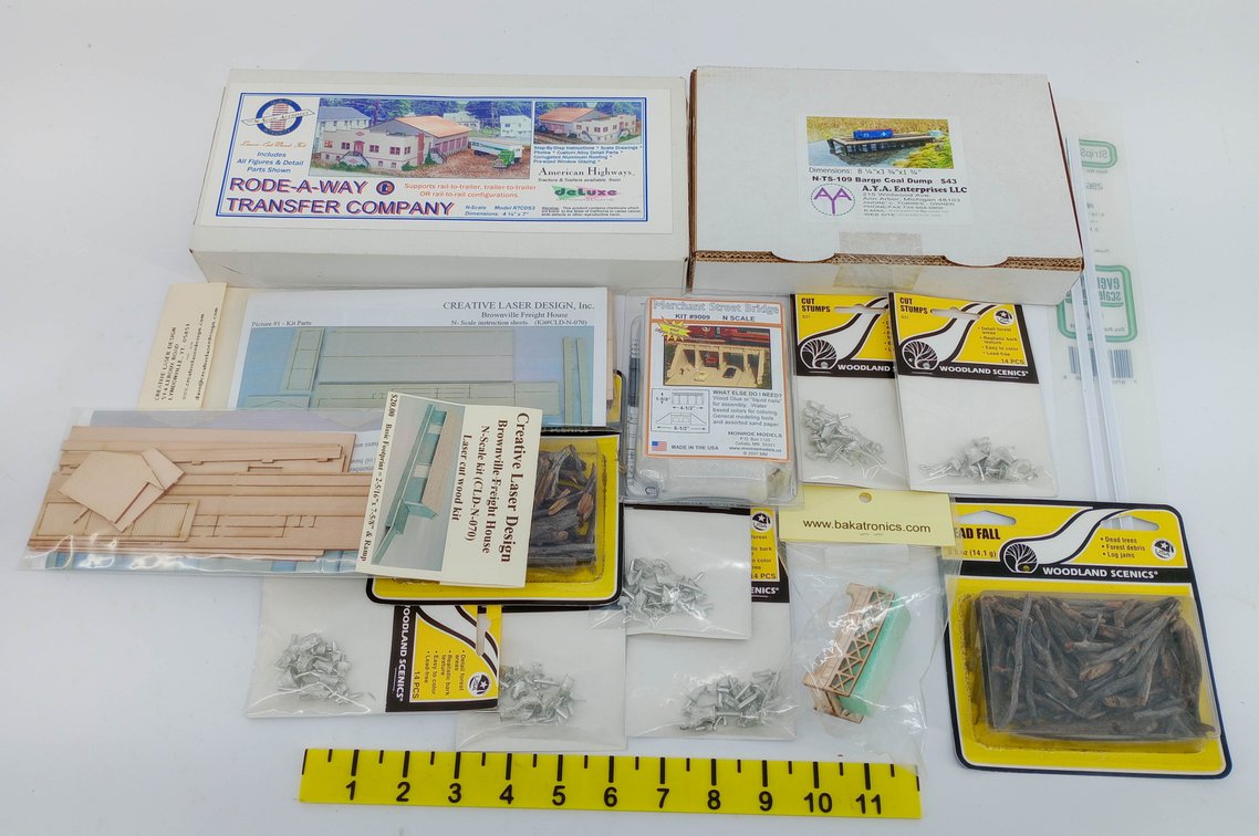 ASSORTED N SCALE BUILDING KITS & WOODLAND SCENICS DETAILS, SOME OBS NNC  INV 263332236