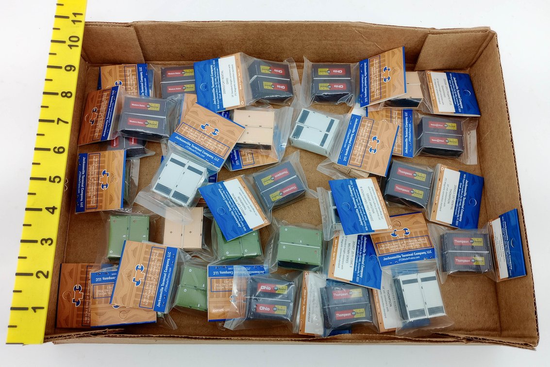 ASSORTED JTC N SCALE 20FT INTERMODAL CONTAINERS CAT RENTAL & MILITARY, SOME OBS  INV 263332238