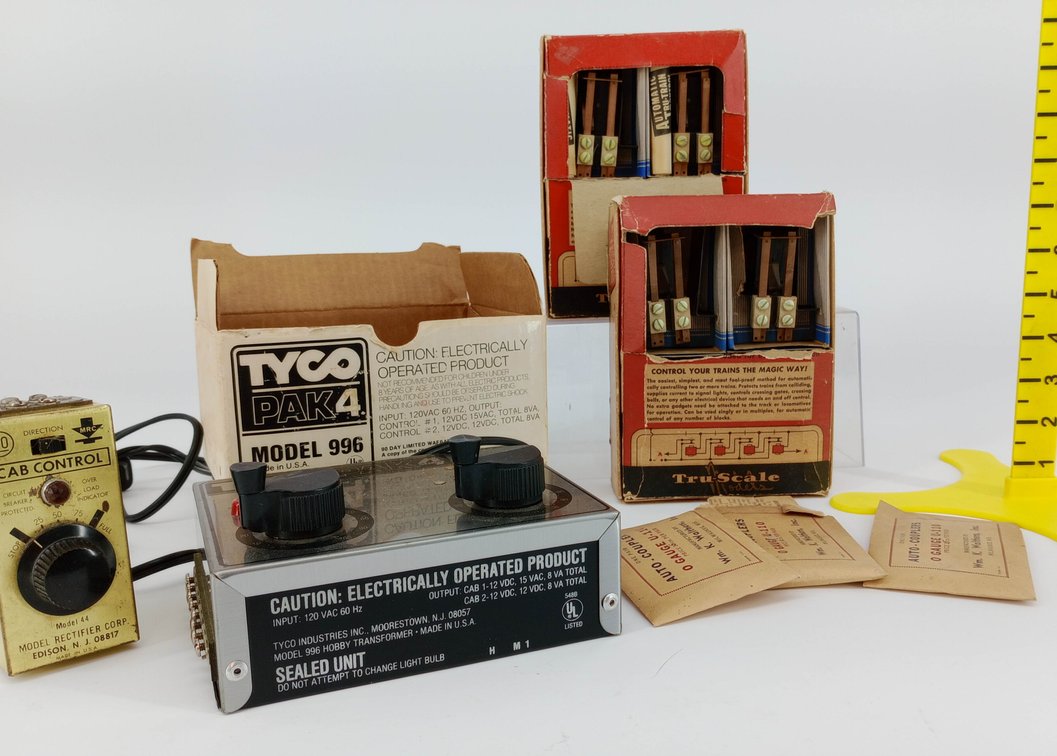 TYCO PAK 4 996 & MRC CAB CONTROL 44 TRANSFORMERS W/ 2 TRU-SCALE ATC CONTROLS & WALTHERS COUPLERS, SOME OBS  INV 260670007