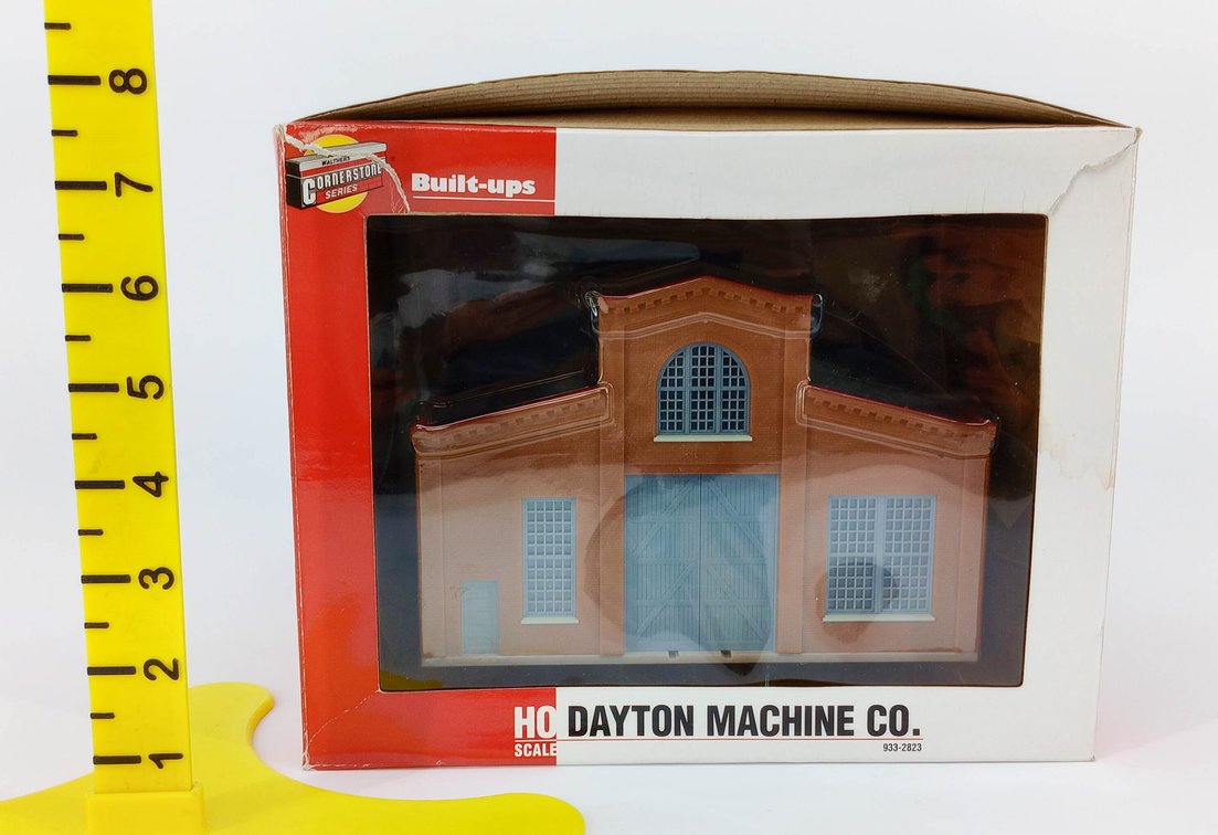 WALTHERS 933-2823 DAYTON MACHINE CO. HO SCALE BUILT-UP BUILDING, OB  INV 260670012