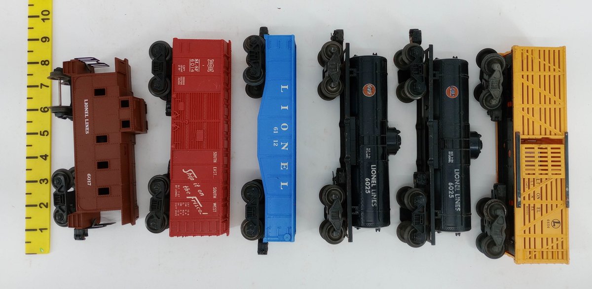 6 LIONEL O GAUGE FREIGHT CARS INCL 6017 CABOOSE, 6025 GULF TANK CARS, 6656 STOCK CAR  INV 262350018