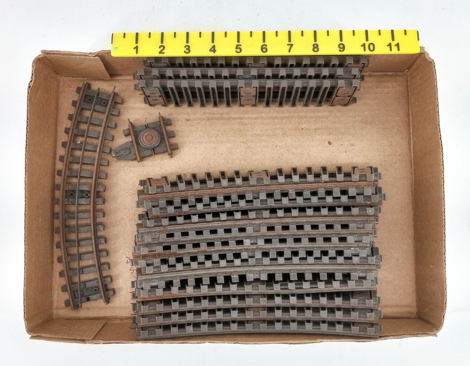 ASSORTED O GAUGE 3-RAIL CURVED & STRAIGHT TRACK SECTIONS W/ TERMINAL PIECE  INV 262350021