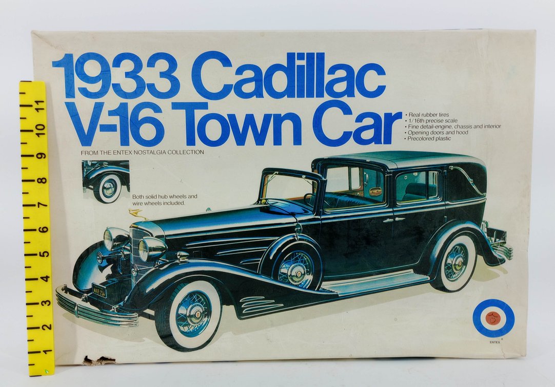 ENTEX 1933 CADILLAC V-16 TOWN CAR 1/16 SCALE MODEL KIT NO. 9029 NNC OB  INV 262350029