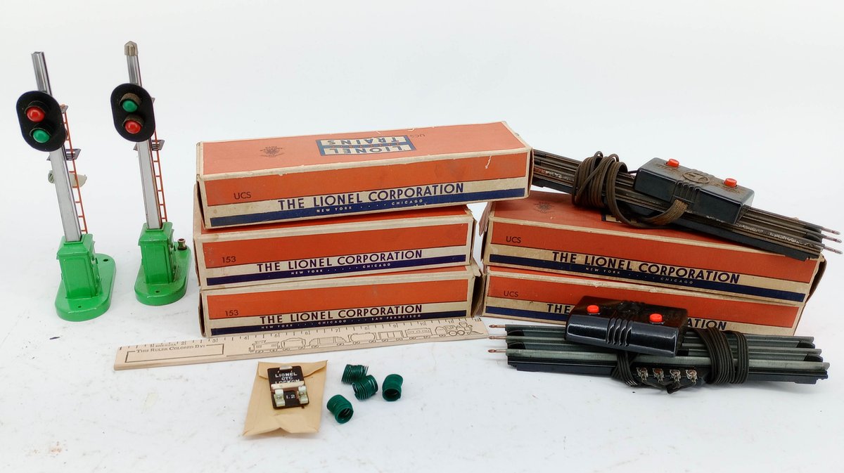 LIONEL 2 NO. 153 AUTOMATIC BLOCK SIGNALS, 2 UCS O GAUGE REMOTE CONTROL TRACK SETS & CTC LOCKON 5 OB  INV 261650621