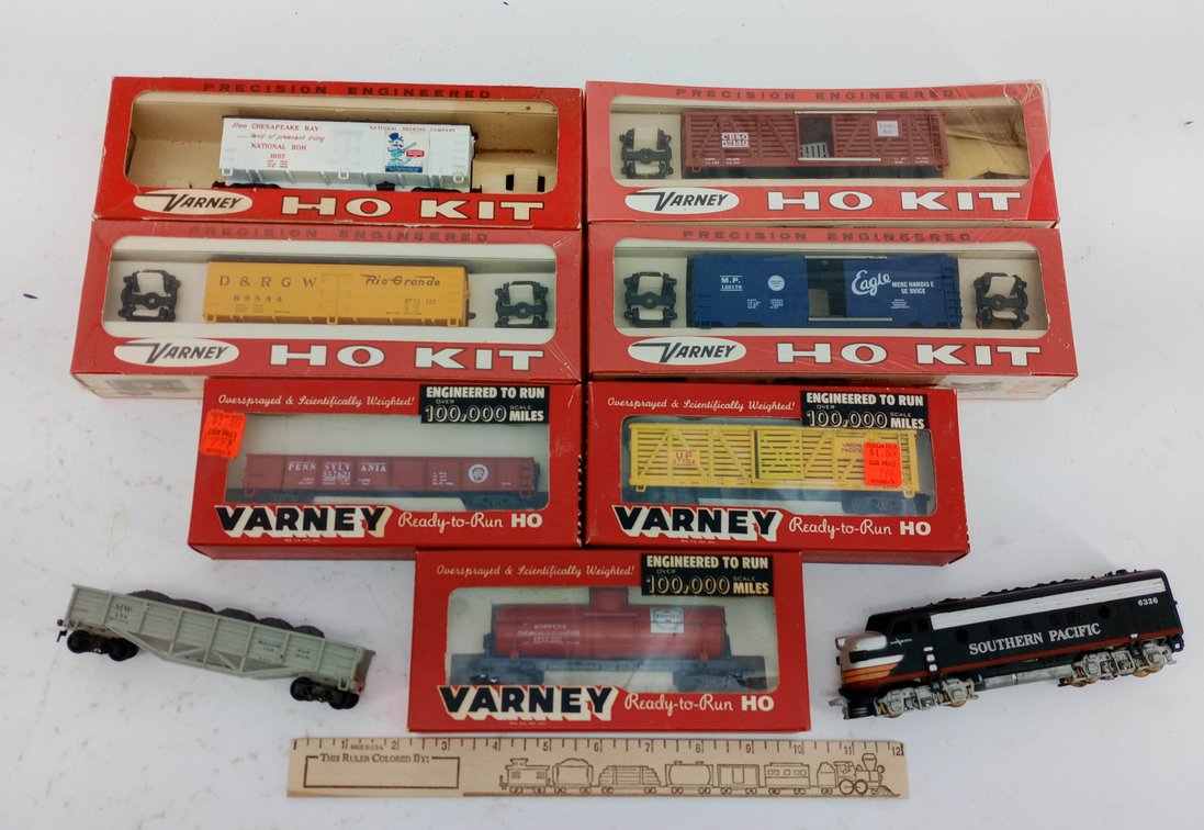 9 VARNEY HO SCALE TRAIN CARS & SOUTHERN PACIFIC LOCOMOTIVE SOME OBS NNC  INV 261650625