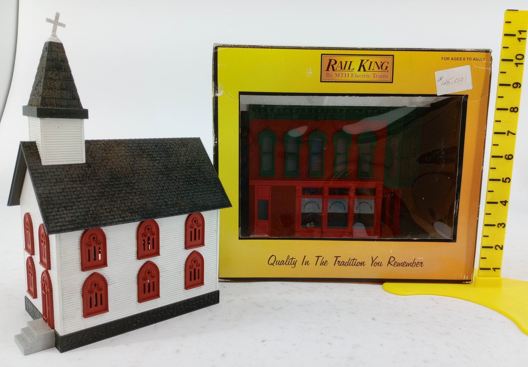 2 RAIL KING O GAUGE 30-90093 CHRISTMAS STORE BUILDING OB & WHITE CHURCH BUILDING, 1 OB  INV 263390194
