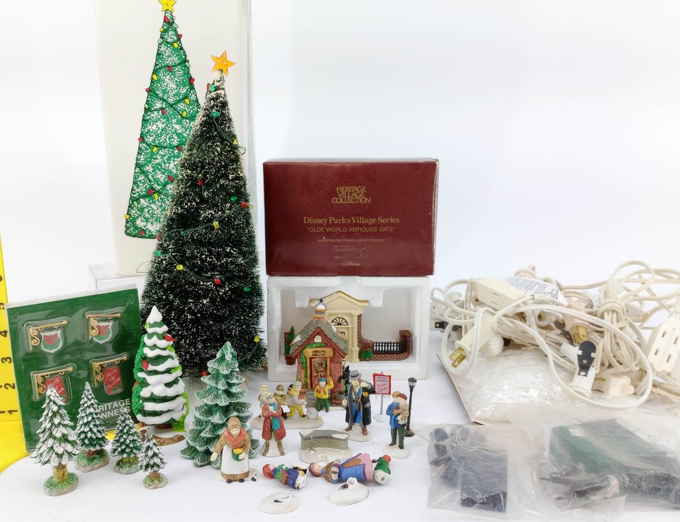 DEPARTMENT 56 HERITAGE VILLAGE DISNEY PARKS OLDE WORLD ANTIQUES GATE, FIGURINES, TREES & LIGHT CORDS  INV 263390207
