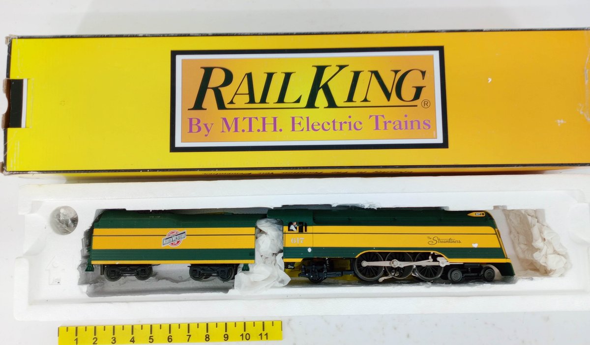 RAILKING O GAUGE 30-1702-1 CHICAGO NORTHWESTERN 4-6-2 STREAMLINED STEAM ENGINE & TENDER, OB  INV 263390240