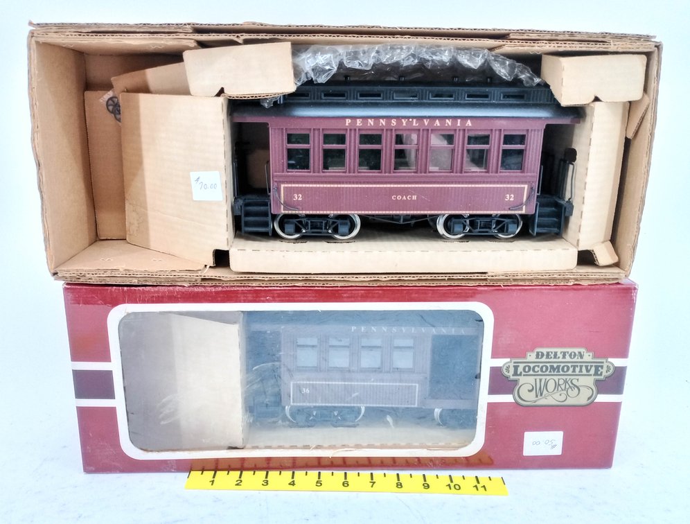 2 DELTON 3210/P & 3211 PENNSYLVANIA PASSENGER COACHES G GAUGE, 2 OBS  INV 263390263