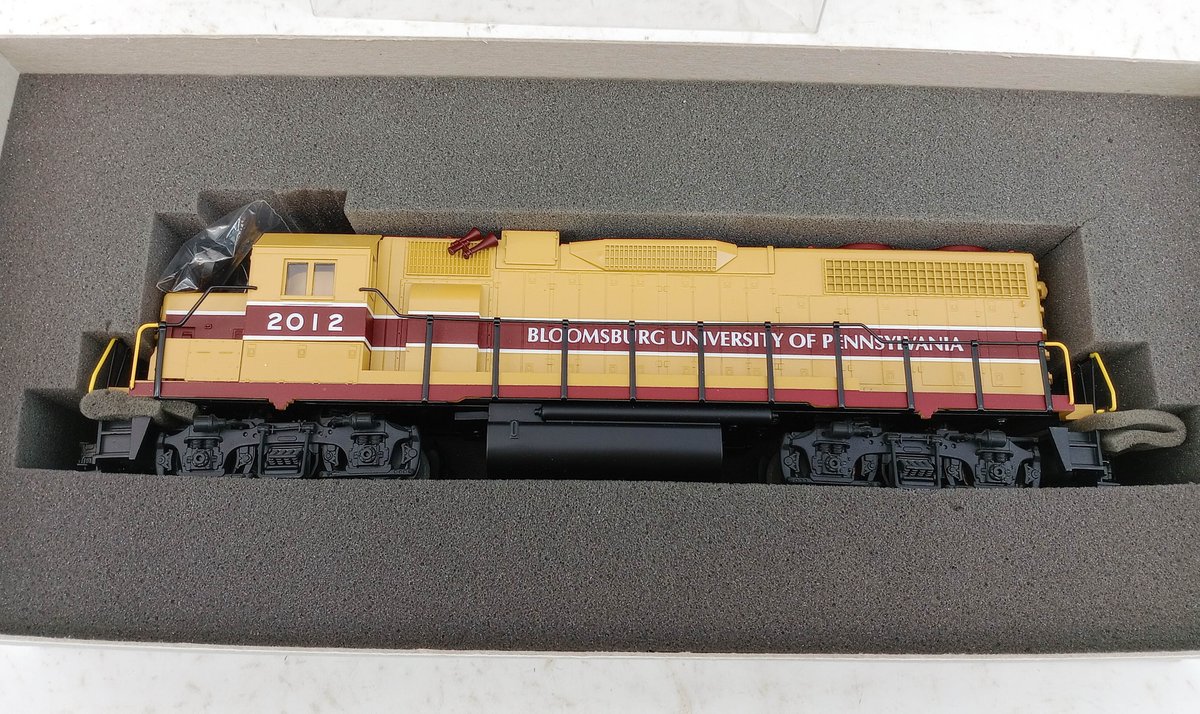 WEAVER ULTRA LINE O GAUGE BLOOMSBURG UNIVERSITY OF PENNSYLVANIA 2012 DIESEL LOCOMOTIVE, OB  INV 263390297