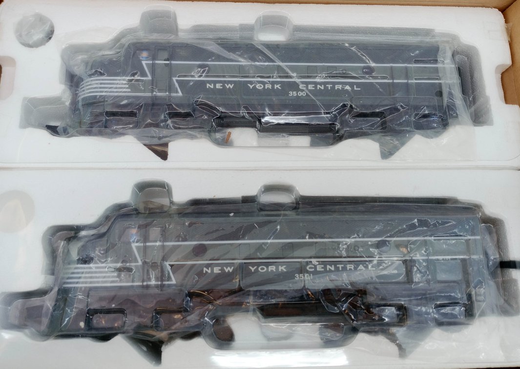 K-LINE O GAUGE K-25701 NYC F-3 DIESEL A-A SET, BOTH POWERED, OB  INV 263390356