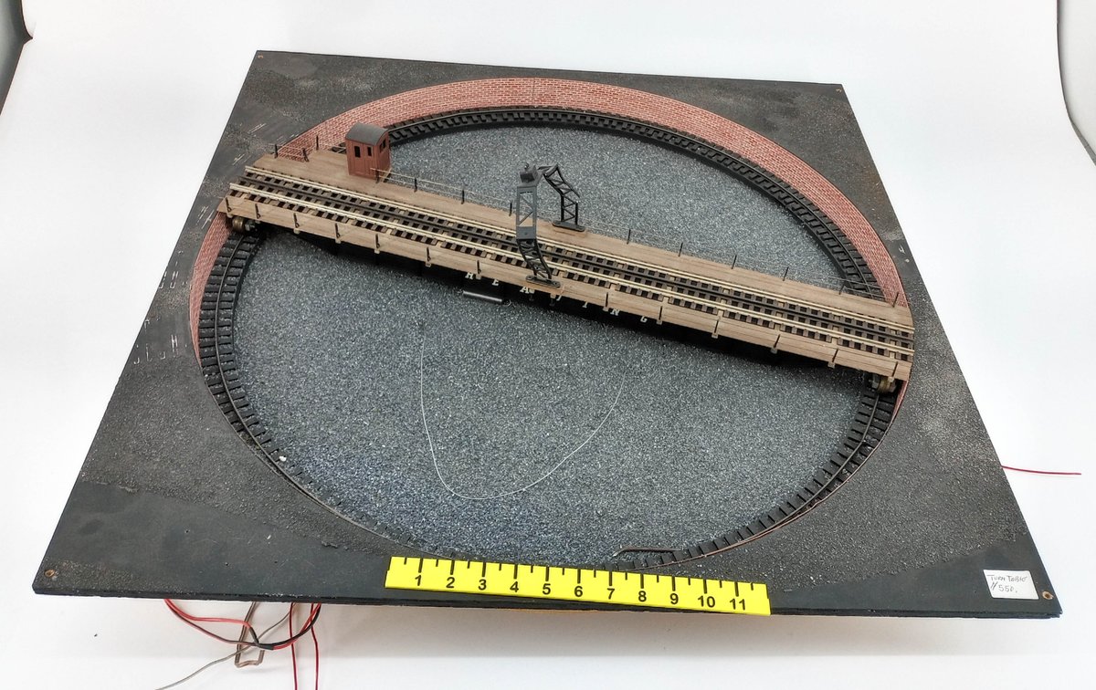 READING HO SCALE TURNTABLE LAYOUT SECTION W/ BRICK PIT WALL & OPERATOR CABIN, 30" BRIDGE  INV 263390360