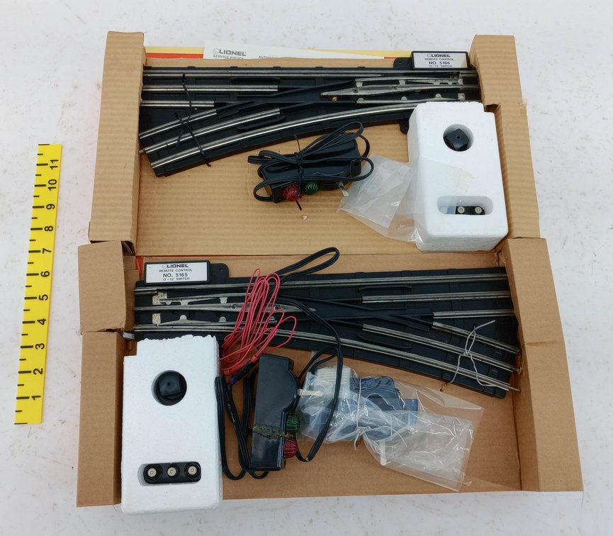 2 LIONEL 6-5166 & 6-5165 O-72 REMOTE SWITCHES, LEFT & RIGHT HAND, 2 OBS  INV 263390364