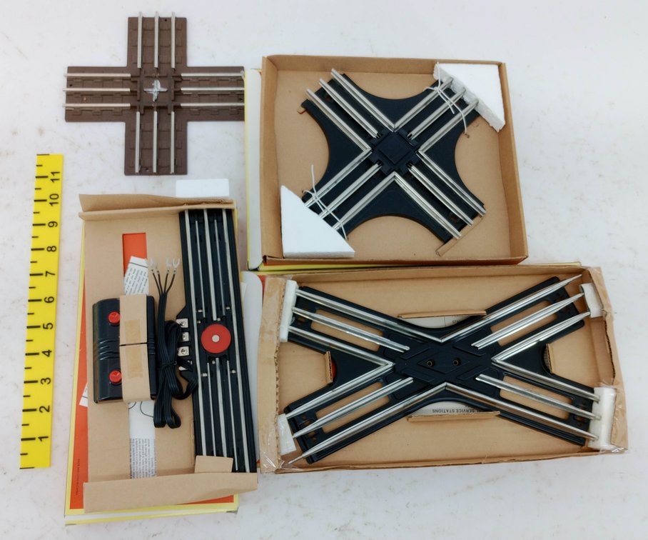4 LIONEL O GAUGE TRACK SECTIONS: 072 LH REMOTE SWITCH & CROSSOVERS, 4 OBS  INV 263390363