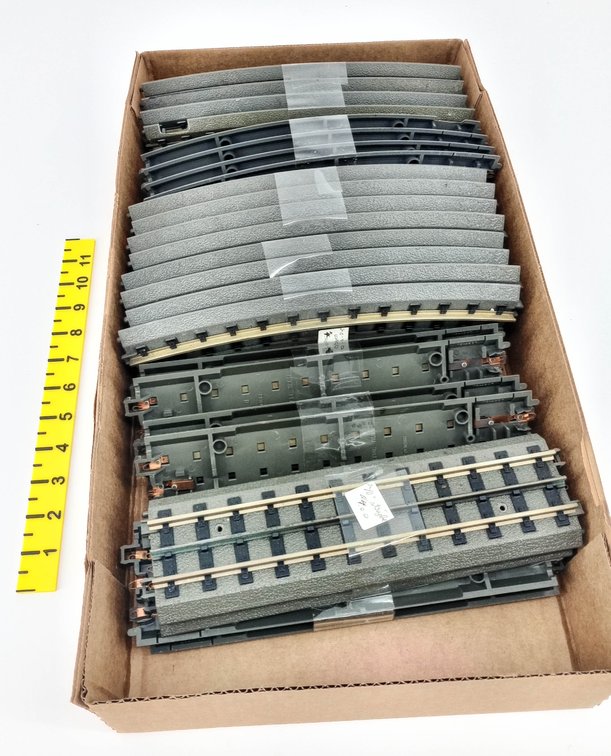 ASSORTED O GAUGE 3-RAIL CURVED & STRAIGHT TRACK SECTIONS  INV 263390374