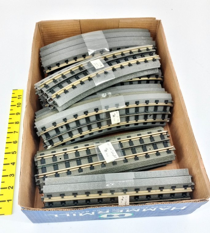 ASSORTED O GAUGE 3-RAIL CURVED & STRAIGHT TRACK SECTIONS  INV 263390375