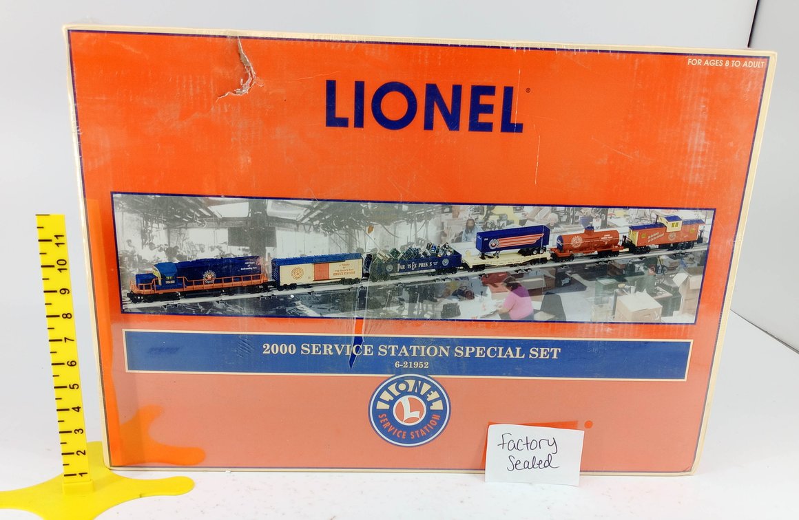 LIONEL O GAUGE 6-21952 2000 SERVICE STATION SPECIAL SET TRAIN SET, FACTORY SEALED OB  INV 263390394