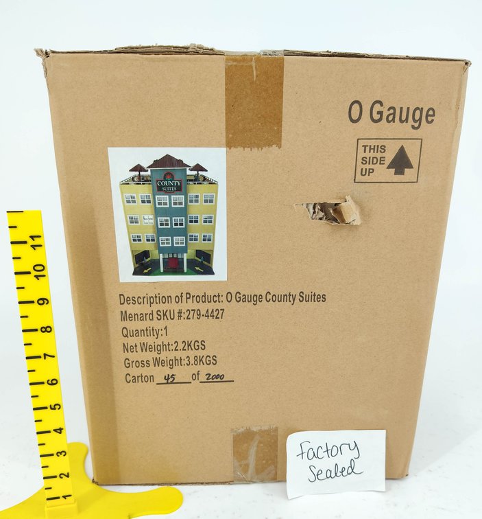 O GAUGE COUNTY SUITES BY MENARDS HOTEL BUILDING 279-4427, FACTORY SEALED OB  INV 263390433