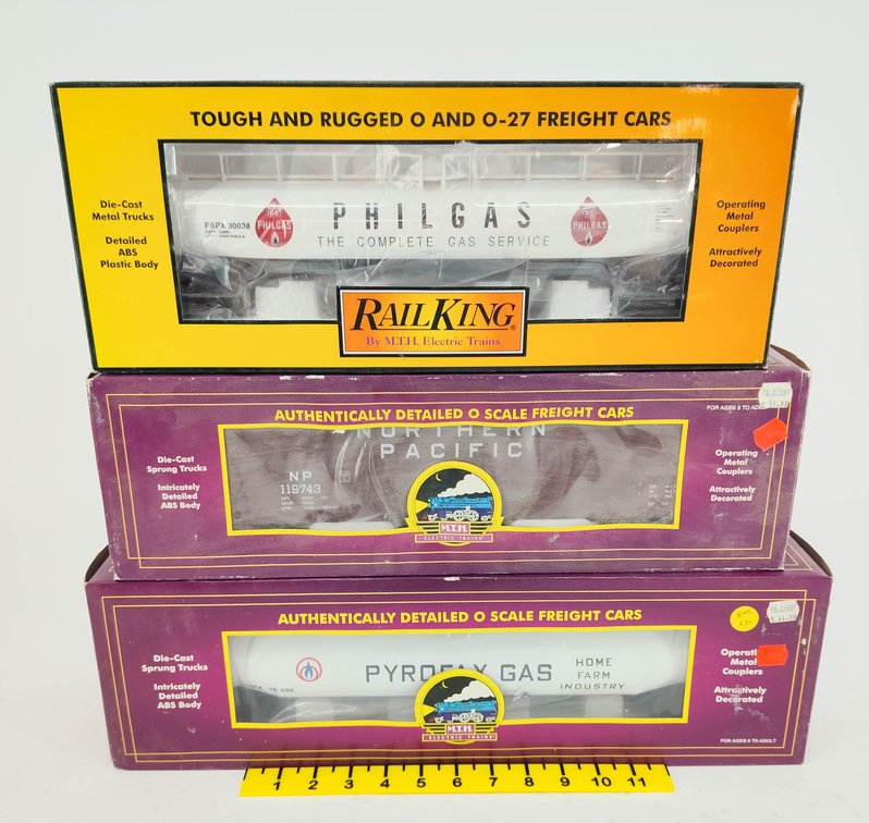 3 MTH RAILKING O SCALE PHILGAS, PYROFAX GAS & NORTHERN PACIFIC FREIGHT CARS, 3 OBS  INV 263390440