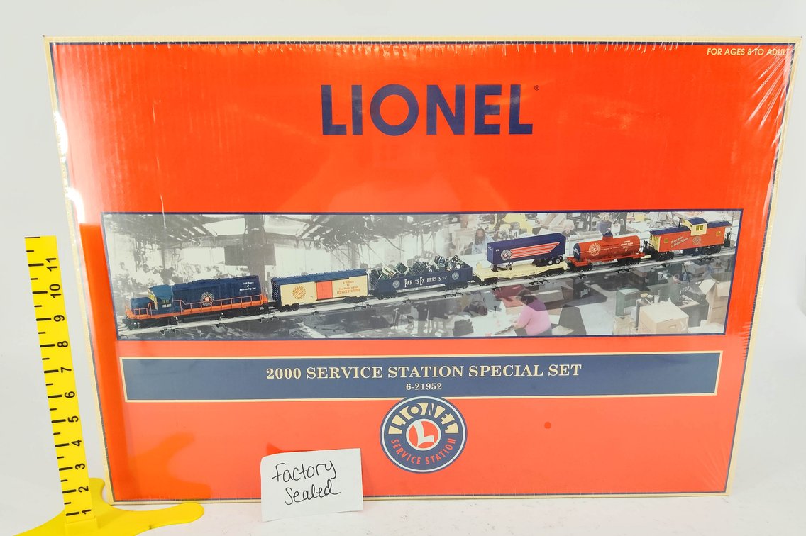 LIONEL O GAUGE 6-21952 2000 SERVICE STATION SPECIAL SET, FACTORY SEALED OB  INV 263390481