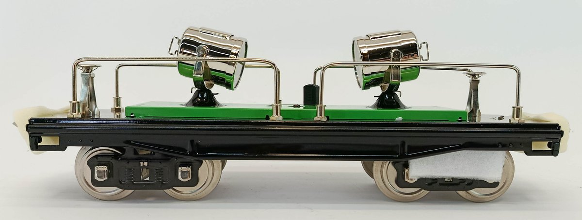 MTH 10-1076 NO 220 STANDARD GAUGE SEARCHLIGHT CAR, BLACK & GREEN, OB  INV 263410040