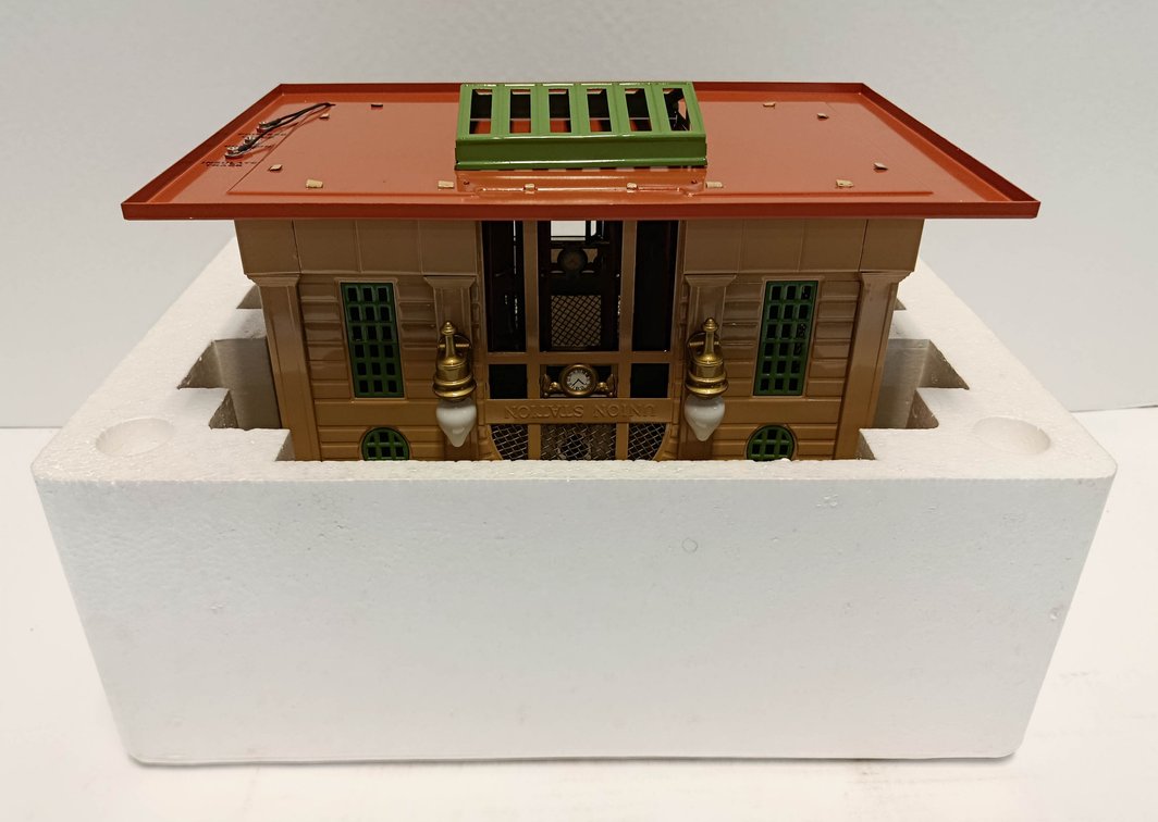 MTH 10-4034 BEIGE & GREEN 115 PASSENGER STATION, STD GAUGE, OB  INV 263410089