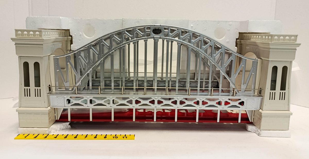MTH 10-1016 TINPLATE TRADITIONS HELLGATE BRIDGE, WHITE & RED, STD GAUGE, OB  INV 263410100