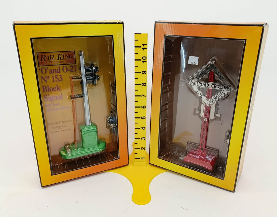 2 RAIL KING MTH STD GAUGE 153 BLOCK SIGNAL & 69N WARNING BELL, 2 OBS  INV 263410279