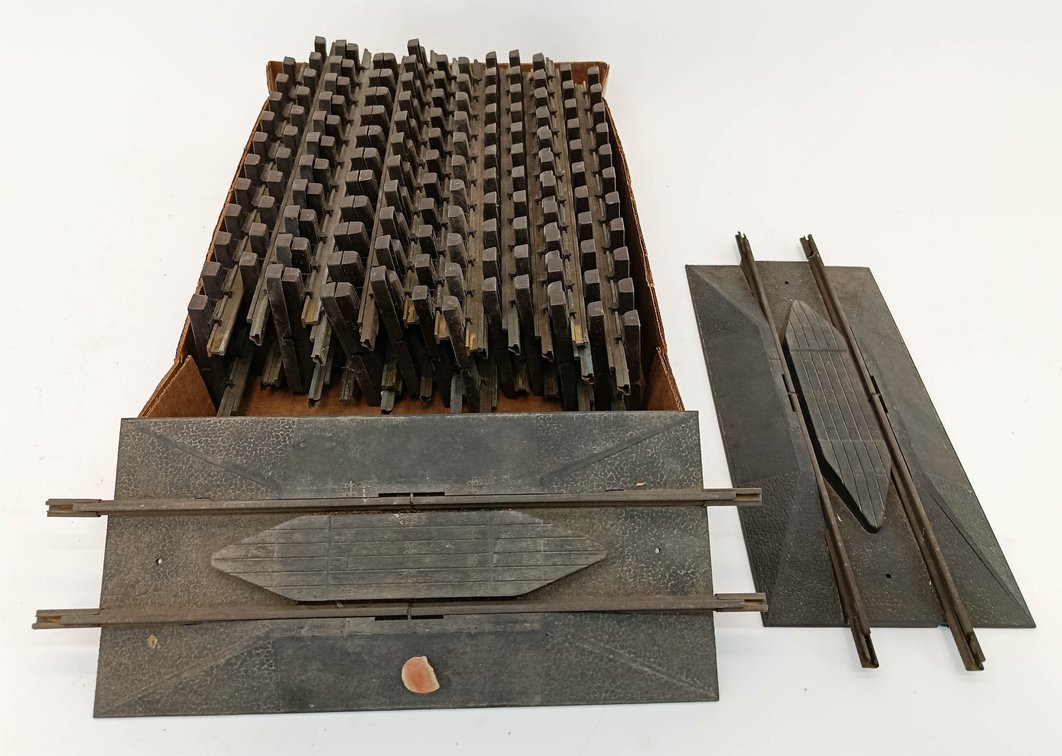 ASSORTED G GAUGE STRAIGHT TRACK SECTIONS & 2 BRIDGE PLATE TRACK PIECES  INV 263410305