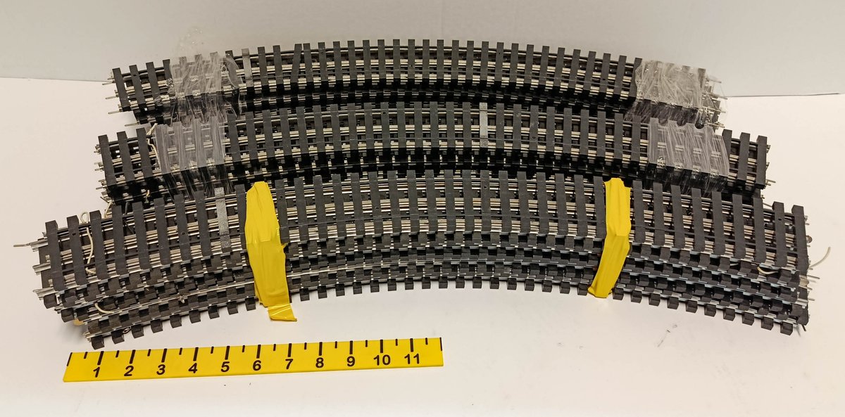 ASSORTED STANDARD GAUGE CURVED TRACK SECTIONS  INV 263410316