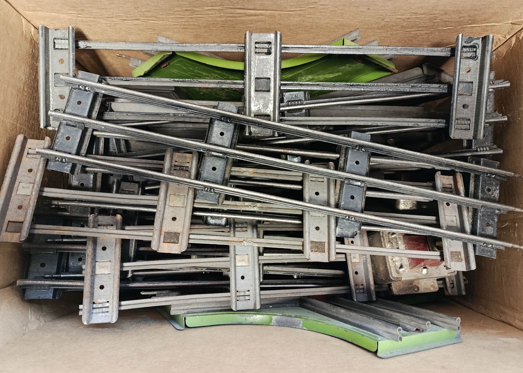 ASSORTED STANDARD GAUGE TRACK SECTIONS & SWITCHES  INV 263410315